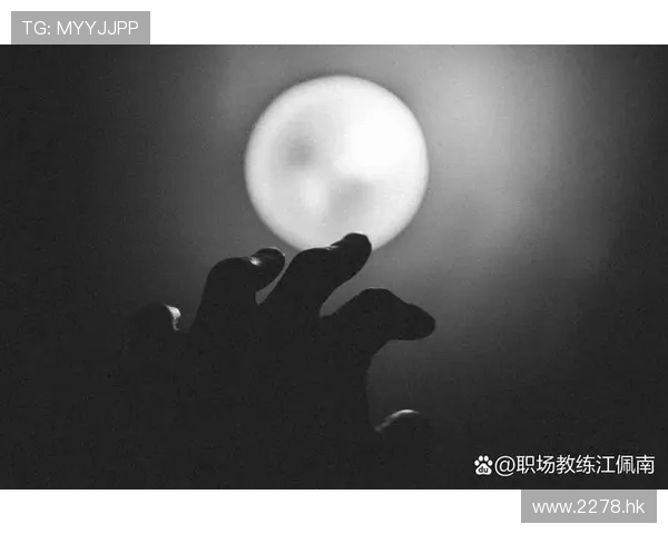 月劫余生：在那碎裂的月光下，我们如何重拾破碎的灵魂